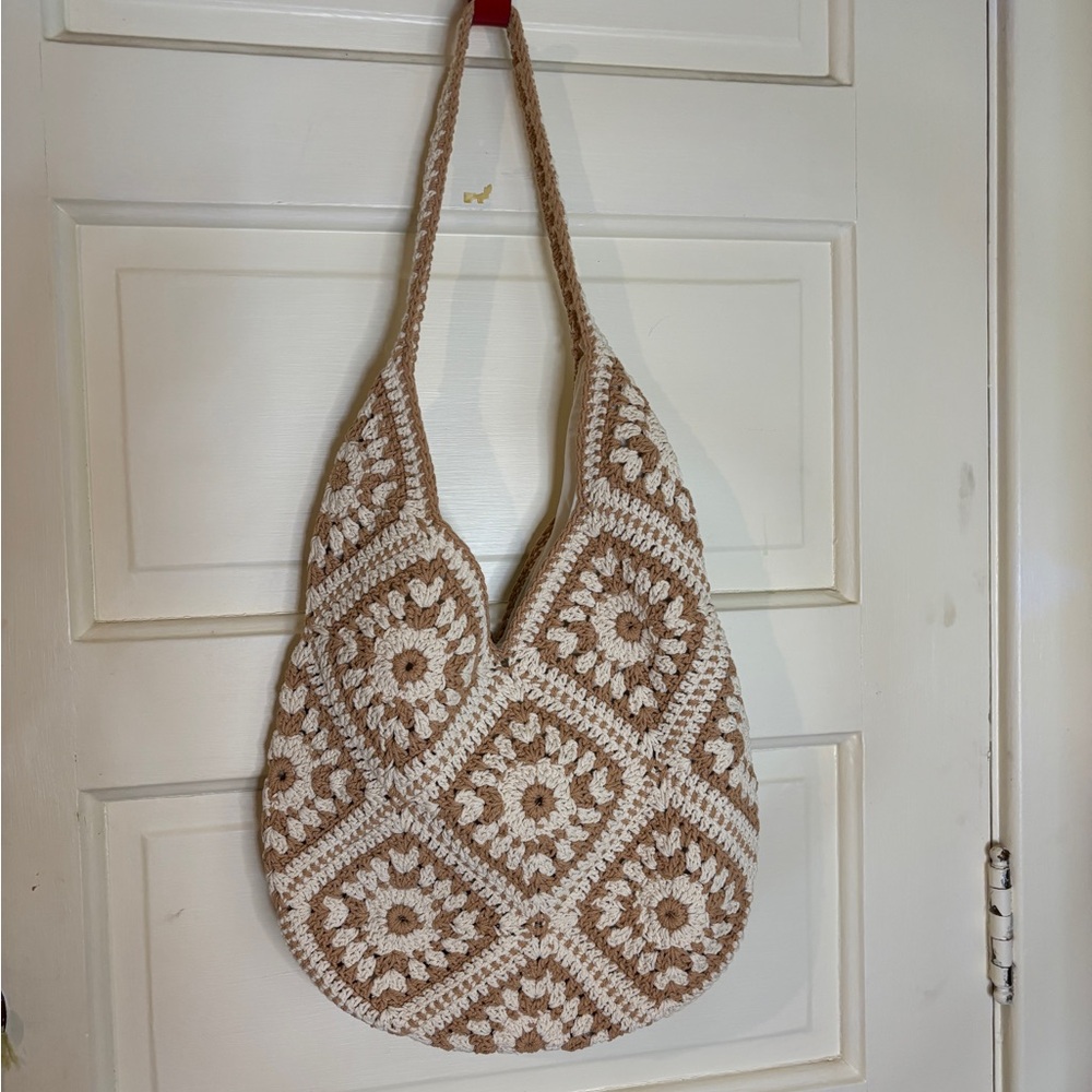 Crocheted Hobo Shoulder Bag color Tan/Cream Lined Trendy bag Cham not included - Picture 8 of 13
